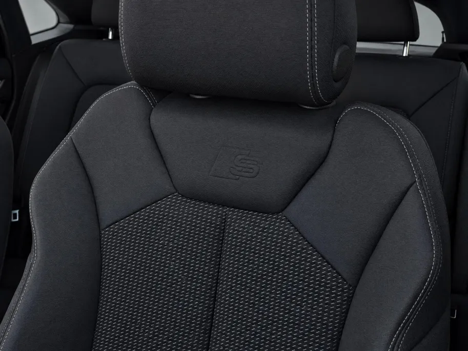 Audi Q3 Sportback 45 TFSIe 180kW/245PK S Line · Panoramadak · Trekhaak · Camera · Stoelverwarming · Apple/Android Car Play · Adaptive Cruise Control ·  Drive select ·