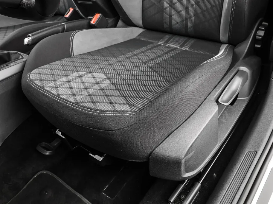 Volkswagen Polo 1.0 TSI 95pk DSG R-Line · Camera · Matrix LED · ACC · Stoelverwarming · Apple/Android Car Play · Sfeerverlichting · Verkeersbord Detectie ·