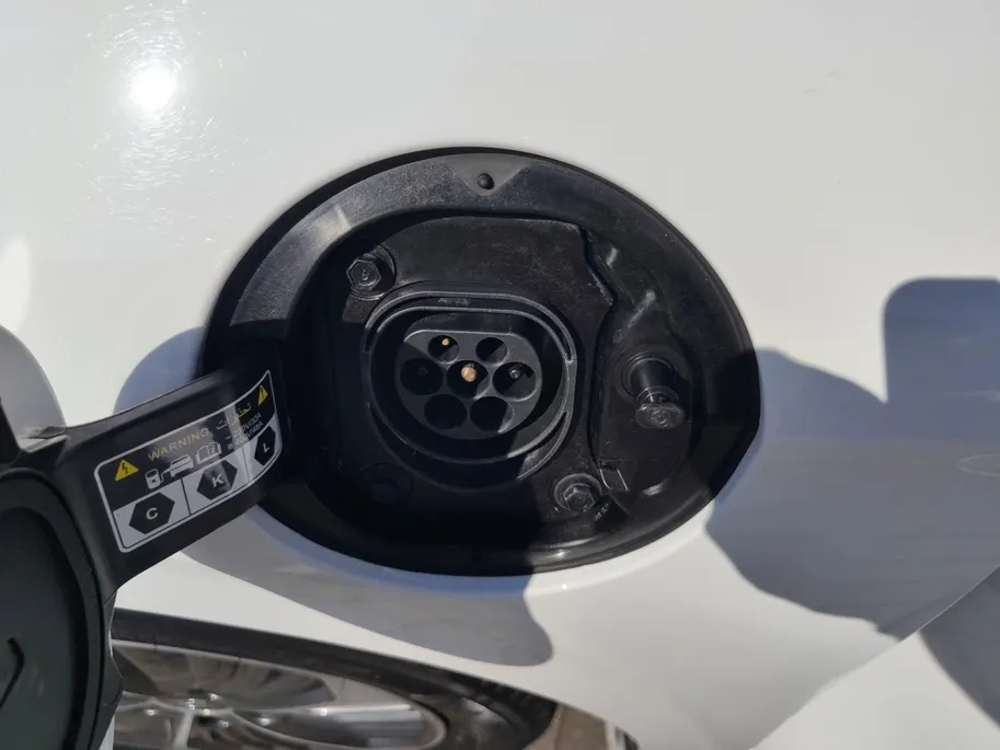 Hyundai IONIQ 1.6 GDi PHEV Premium | Zeer zuinig | Vol opties | Perfecte staat | NU Rijklaarprijs! Incl.12 Maanden, APK, Onderhoudsbeurt etc! Premiumpakket gratis!