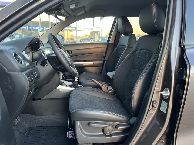 Suzuki Vitara 1.4 Boosterjet Style Smart Hybrid | Direct uit voorraad leverbaar | Climate Control | 17'LM | Lederen Interieur