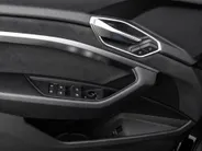 Audi e-tron 55 quattro 95 kWh 408pk S Edition · SOH 96,8% · Camera · Luchtvering · Afneembare Trekhaak · Head-Up Display · Elek. Achterklep · Stoelverwarming · 20'Velgen ·
