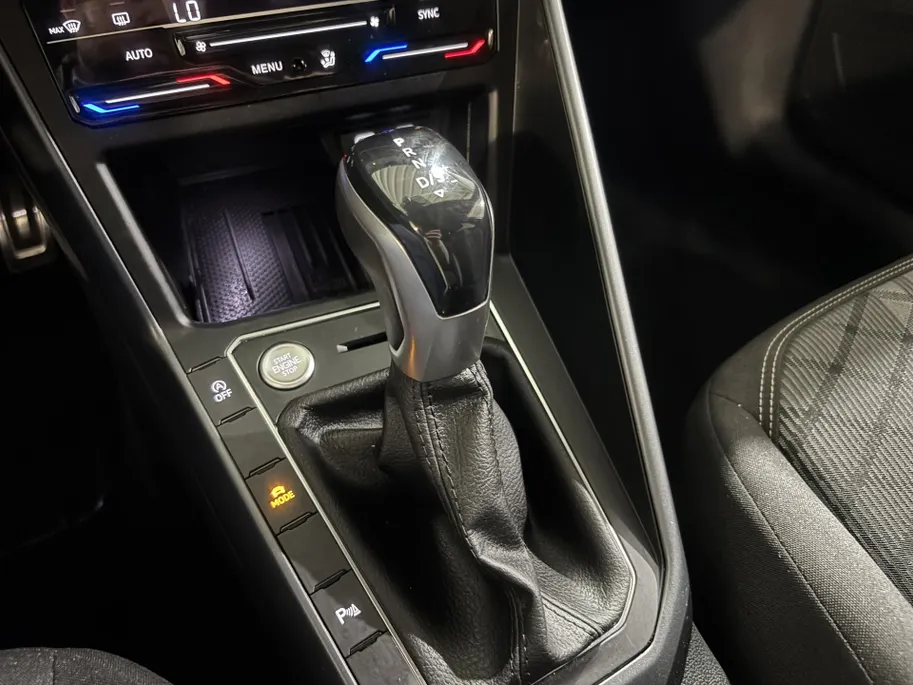 Volkswagen Taigo 115PK TSI R-Line Edition Automaat | Digital Cockpit | Camera | Adaptive Cruise Control | Apple CarPlay/Android Auto | 18' Lichtmetalen Velgen | Climate Control | Armsteun | Parkeersensoren |