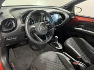 Toyota Aygo X 72PK VVT-i S-CVT Premium Automaat | 1e eigenaar | JBL Audio | Navi | Apple CarPlay/Android Auto | Adaptive Cruise Control | Licht & Regen Sensor | Lichtmetalen Velgen | Keyless Entry |