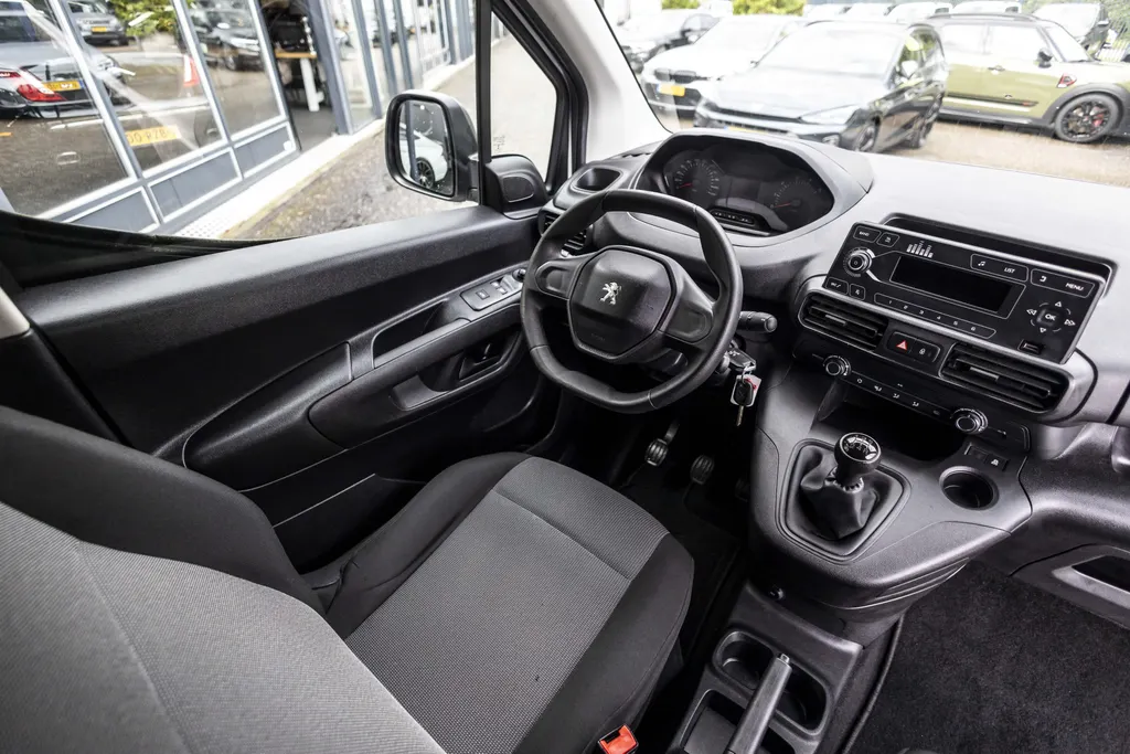Peugeot Partner 1.5 BlueHDI Pro Long EX.BTW | Inclusief Imperial met ladderrol | All Season banden |
