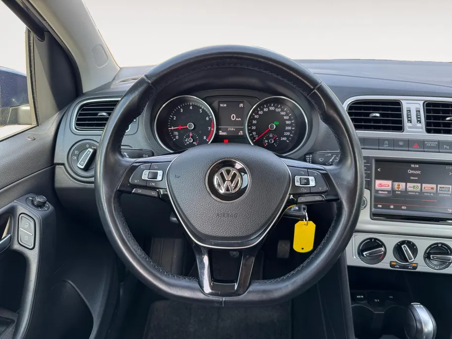 Volkswagen Polo 1.0 Bluemotion Edition | NL auto | Automaat | Parkeersensoren voor en achter | 15' lichtmetalen velgen | Cruise control | Airco | Elektrische ramen voor en achter | Bluetooth | Bovag garantie |