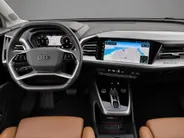 Audi Q4 e-tron 40 Advanced edition 204pk 77 kWh · Leder · Trekhaak · Camera + Parkeersensoren · Apple/Android Car Play · Stoelverwarming ·