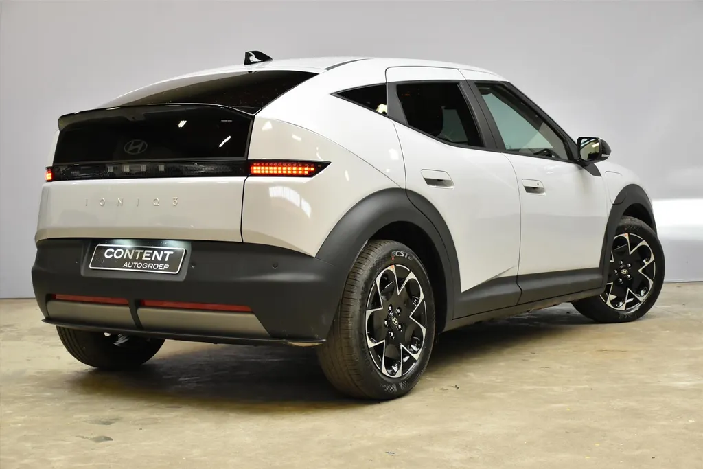 Hyundai IONIQ 3 42 kWh 147pk Vision I 750,= introductie voordeel