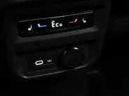 Volkswagen Tiguan 1.4 TSI 245pk DSG eHybrid R-Line Business · Apple/Android Car Play · Wegklapbare Trekhaak · Alarm · Dodehoek Detectie · Stoel-& Stuurverwarming · 19'' Inch ·