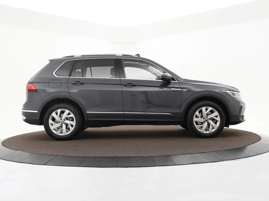 Volkswagen Tiguan 1.4 TSI 245pk eHybrid Elegance · Panoramadak · Camera · P-Sensoren · Dodehoek Detectie · 19'' Inch ·