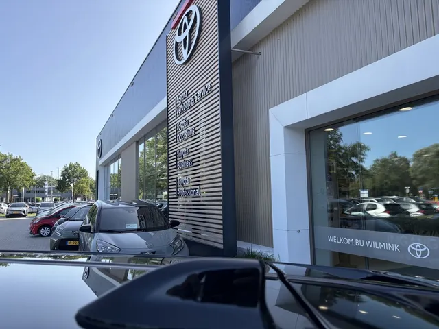 Toyota C-HR 1.8 Hybrid Style Bi-Tone | Parkeersensoren | JBL | Trekhaak
