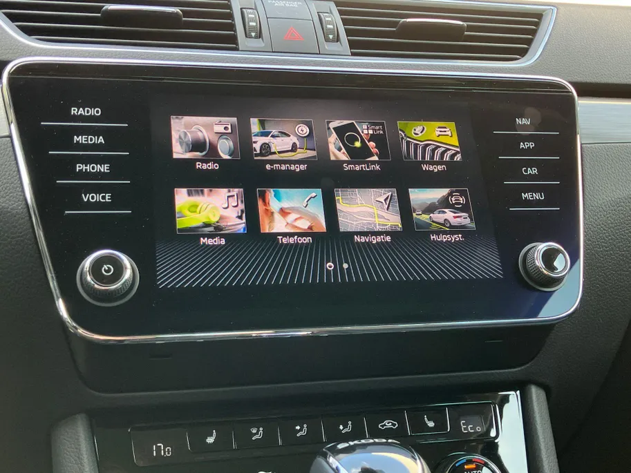 Škoda Superb Combi 1.4TSI 160kW/218PK iV Business Edition Plus · Navigatie · Apple/Android Car Play · Camera + Parkeersensoren · Garantie t/m 27-03-2028 of 60000km.