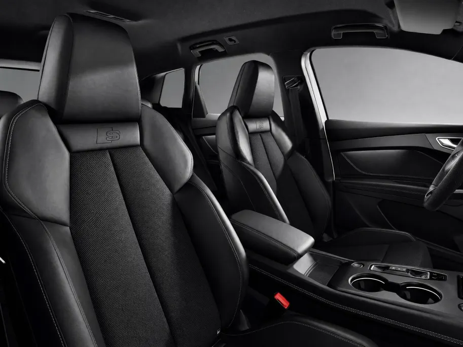 Audi Q4 Q4 S edition performance 286 PK · Tech plus · Trekhaak elek. wegklapbaar · Lendensteunen