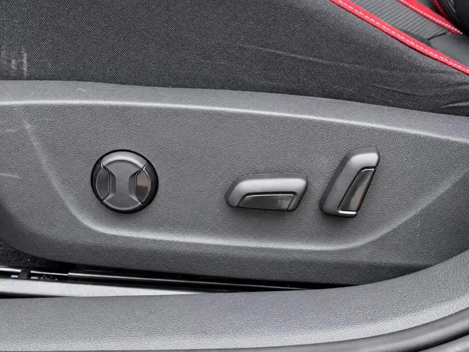 Škoda Kamiq 1.0 TSI 110pk DSG Monte Carlo · Camera · Keyless · Stoelverwarming · Apple/Android Car Play · Elek. Achterklep · 18'Velgen · Sportstoelen ·