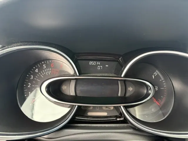 Renault Clio Estate 1.2 120 PK TCe Intens | 17 '' velgen | camera achter | stoelverwarming voor | ECC |