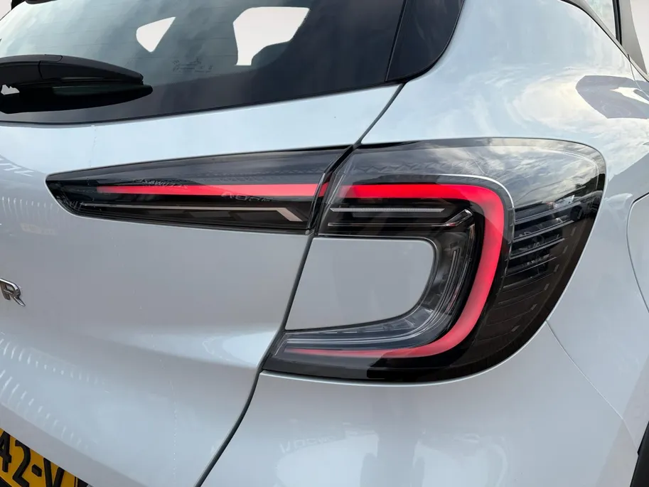Renault Captur 1.3 mild hybrid 160 *Automaat*Navi via Carplay*Camera*Parkeersensoren*Stoelverwarming*Cruise Control*Zeer nette auto!