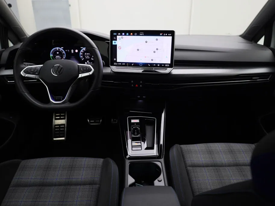 Volkswagen Golf GTE 1.5eHybrid 272PK GTE · Navigatie · Apple/Android Car Play · Camera + Parkeersensoren · Garantie t/m 18-03-2030 of 100000km · EXTRA INRUILKORTING ·