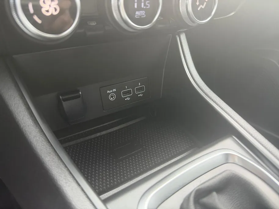 Renault Captur 1.6 E-Tech Hybrid 145 Intens | Automaat | Dealer Onderhouden | Camera | All Season Banden | Climate & Cruise Control | Apple Carplay & Android Auto | 12 Maanden BOVAG Garantie