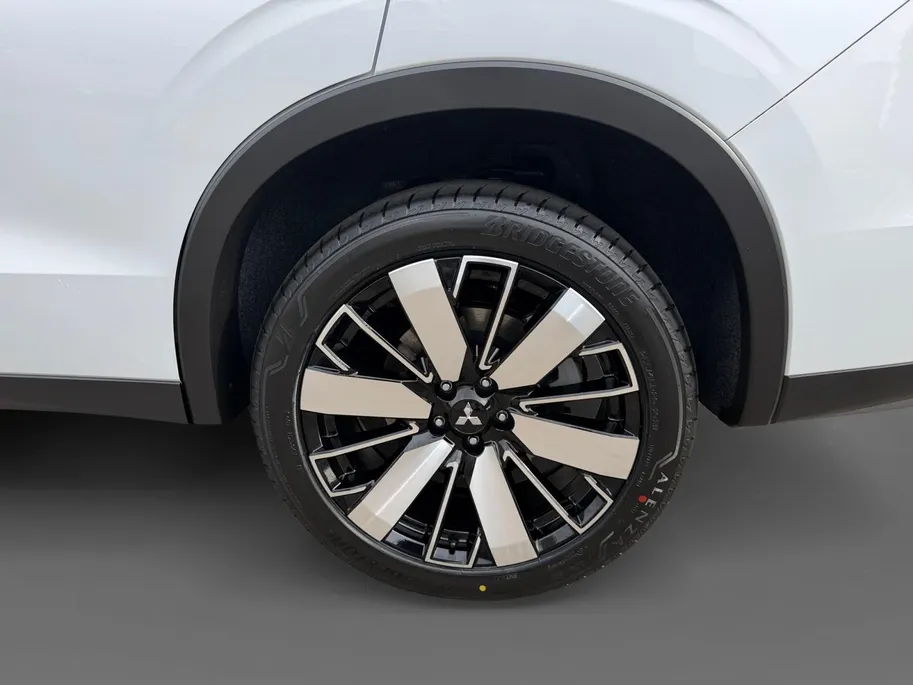 Mitsubishi Outlander 2.4 PHEV Intense + | Modeljaar 2026 | 6000 EURO Korting | Direct leverbaar | Rondom camera | Stoel stuur verwarming |