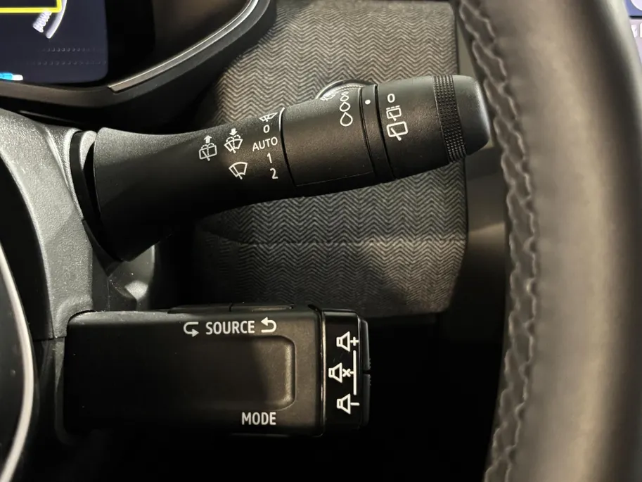 Renault Clio 145PK E-Tech Full Hybrid Techno Automaat Automaat | Digital Cockpit | 9,3'' Navi | Climate Control | Apple CarPlay/Android Auto | Camera | Cruise Control | Armsteun | Lichtmetalen Velgen