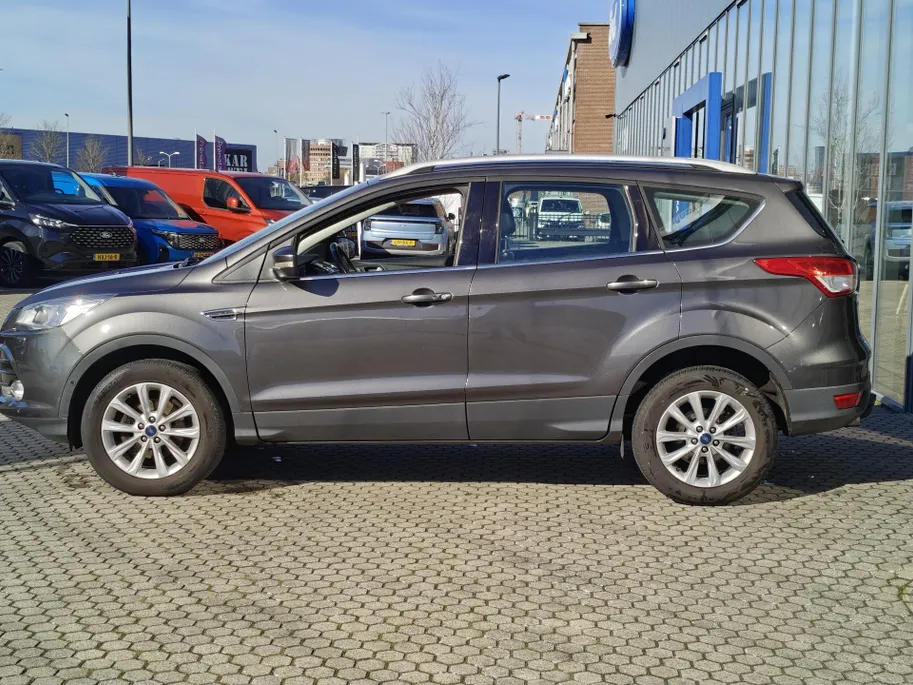 Ford Kuga 1.5 Titanium - 2.000 kg trekgewicht - TREKHAAK - VOORRUITVERWARMING - PARKEERSENSOREN V+A