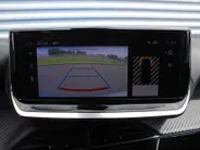 Peugeot 2008 1.2 PureTech 130 Allure | Automaat | Camera | Clima | Cruise | Navi | 17' LM | LED | Apple Carplay/Android Auto |