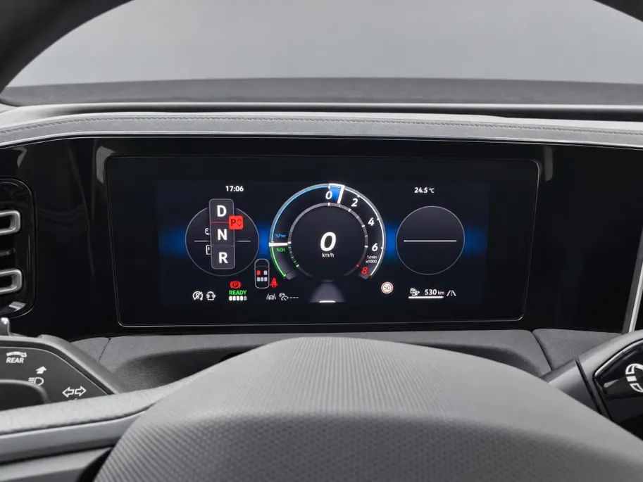 Volkswagen Tiguan 1.5 272pk DSG eHybrid R-Line Edition · Panoramadak · Wegklapbare Trekhaak · 360 Camera · Massage · Black Style · 20'' Inch · Garantie t/m 29-06-2030 of 100.000km