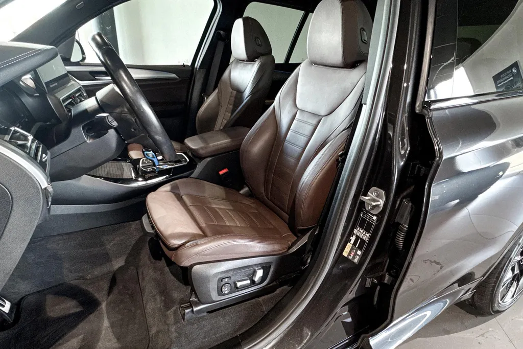 BMW iX3 High Executive