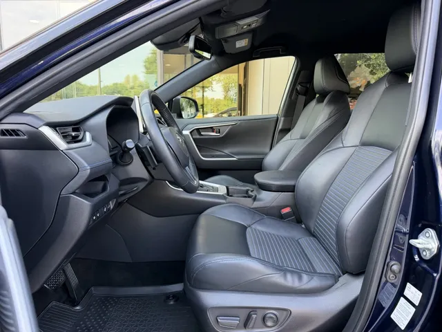 Toyota RAV4 2.5 Hybrid Bi-Tone | Stoel & stuurverwarming | Leder