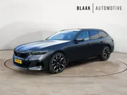 BMW 5 Serie Touring 530e M Sport-Pro Edition | matzwart | 21' individual | innovation | leer | head-up