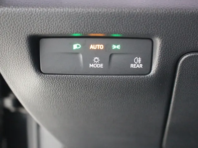 Volkswagen Passat Variant 1.5 eHybrid Business Trekhaak | Navigatie | Stoelverwarming | Head-Up Display |