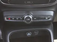 Volvo XC40 2.0 T4 R-Design | Keyless | HK Audio | Adap. Cruise | PDC | Elek. Trekhaak | 19' Velgen | Elek. Kofferklep | Camera | Stoelverwarming |