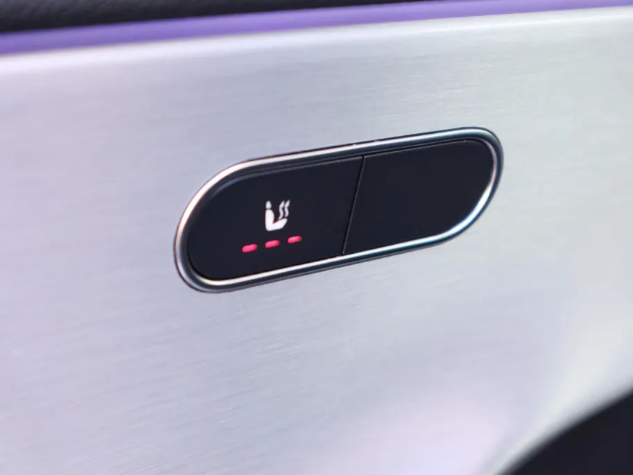 Mercedes-Benz CLA 200 Business Solution AMG l Panoramadak l Stoelverwarming l Ambiente lichtpakket