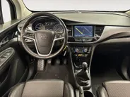 Opel Mokka X 1.4 Turbo 120 Jaar Edition | All-Seasonbanden | Apple Carplay / Android Auto | Parkeersensoren Voor + Achter | Camera Achter | Lichtsensor | Cruise Control | 17' Lichtmetalen Velgen