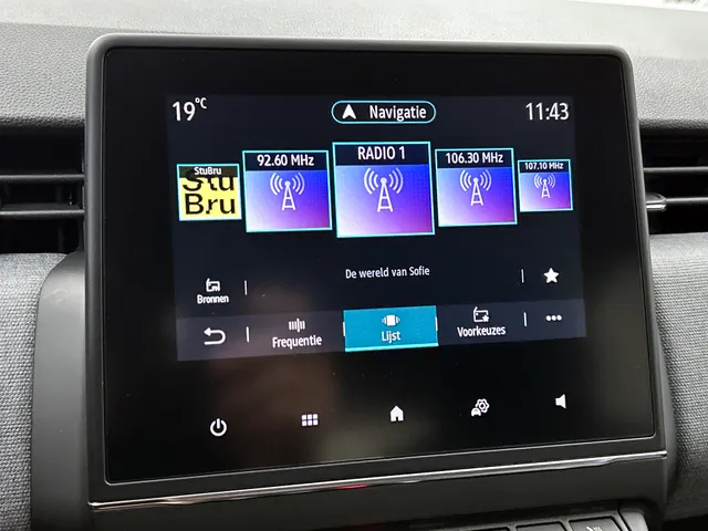 Renault Clio TCe 90PK GPF evolution | CAMERA | NAVI | DEALER ONDERHOUDEN | STOEL VERWARM. | PARK. SENSOREN | CARPLAY