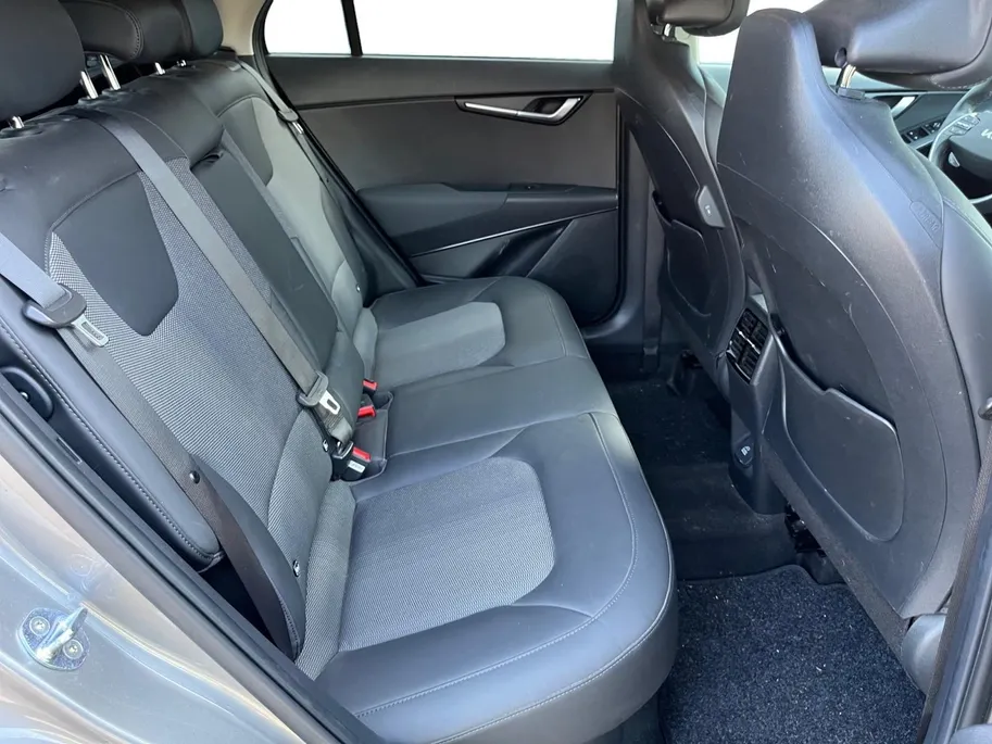 Kia Niro 1.6 GDi Hybrid DynamicLine | Two-Tone | Trekhaak | Climate control | Navigatie | Cruise control