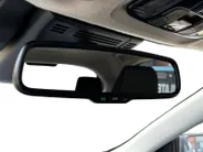 Toyota Yaris 1.5 Hybrid 115 Comfort Apple Carplay/Android Auto , cruise control adaptief en stuurhulp , climate , lm velgen , tel , usb , camera .