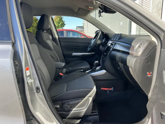 Suzuki Vitara 1.5 Hybrid Select Automaat | Trekhaak | All Season Banden | Lage Kilometerstand | Apple Carplay & Android Auto