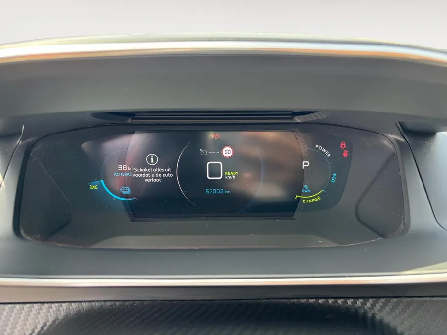 Peugeot e-2008 EV Allure Pack 50 kWh | Stoelverwarming | Cruise | Camera