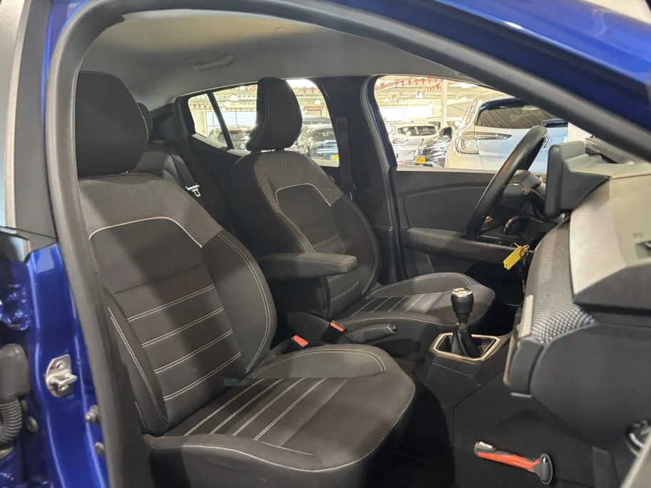 Dacia Sandero 90PK TCe Comfort | Apple CarPlay/Android Auto | Airco | Cruise Control | Full LED | Armsteun | Elektrische Ramen & Spiegels | Licht & Regen Sensor |