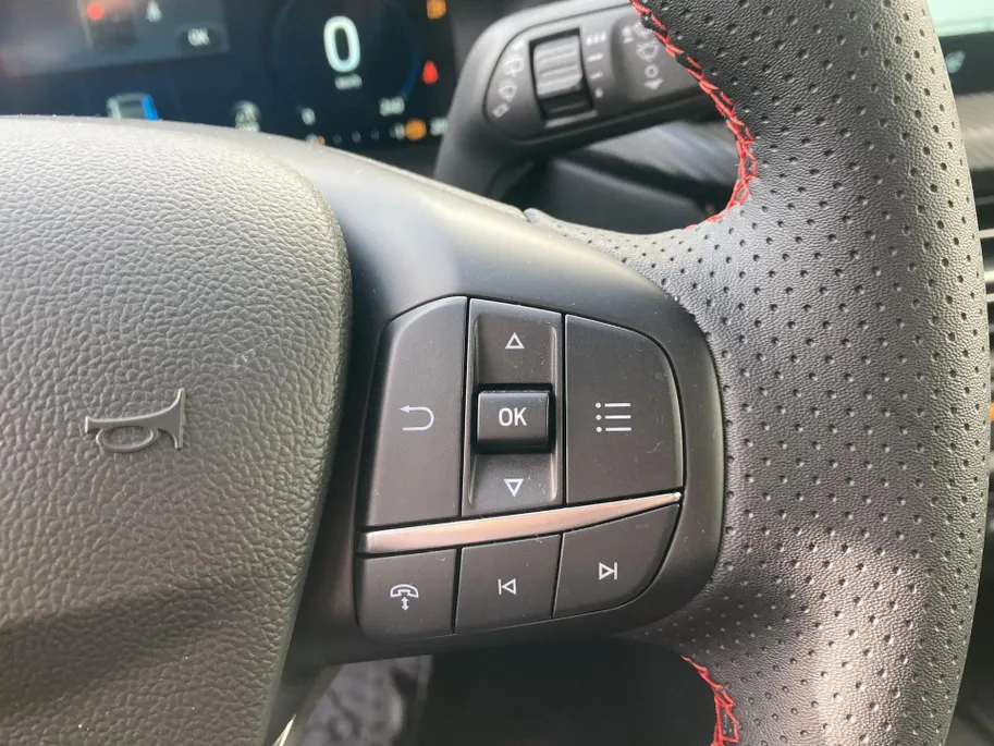 Ford Kuga 2.5 PHEV ST-Line 243 pk 360 graden camera - Elektisch wegklapbare trekhaak - Winter Pack - BLISS