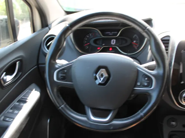 Renault Captur 0.9 TCe Intens | navigatie | trekhaak | climate control