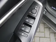 Kia EV6 Air 84 kWh | Stuur-/stoelverwarming | Camera | Cruise adapt. | Telefoonlader | Clima | Navi | 19' LM | LED | Apple Carplay/Android Auto |