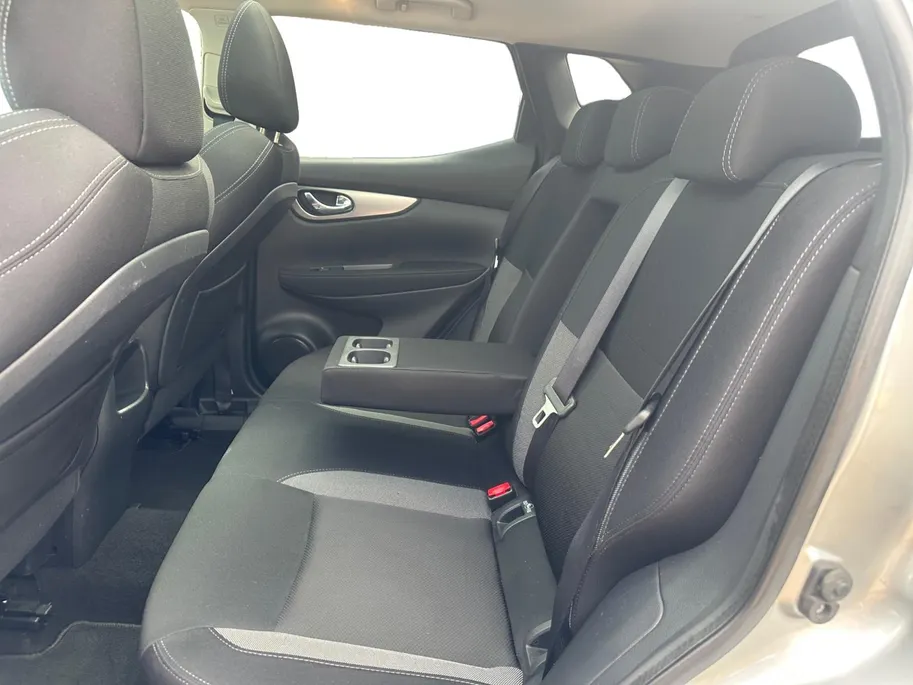 Nissan QASHQAI 1.2 N-Connecta | Navi | Climate | Cruise | Panodak | Trekhaak |