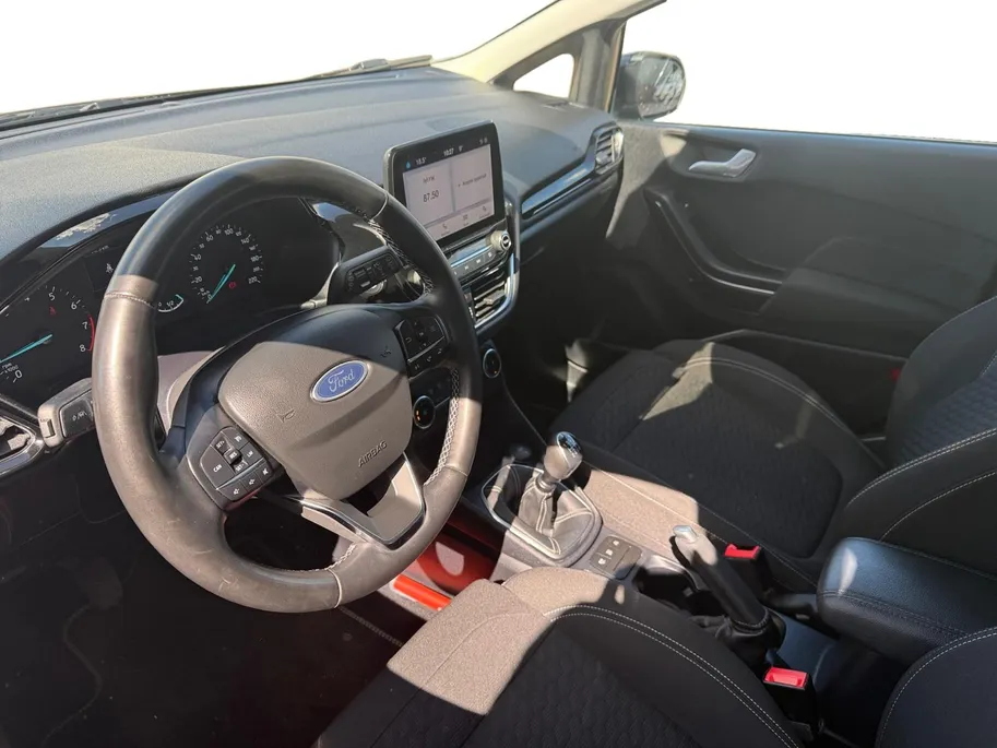 Ford Fiesta 1.0 EcoBoost Hybrid Titanium | Winter Pakket | Apple Carplay & Android Auto | Parkeersensoren achter | Climate Control |