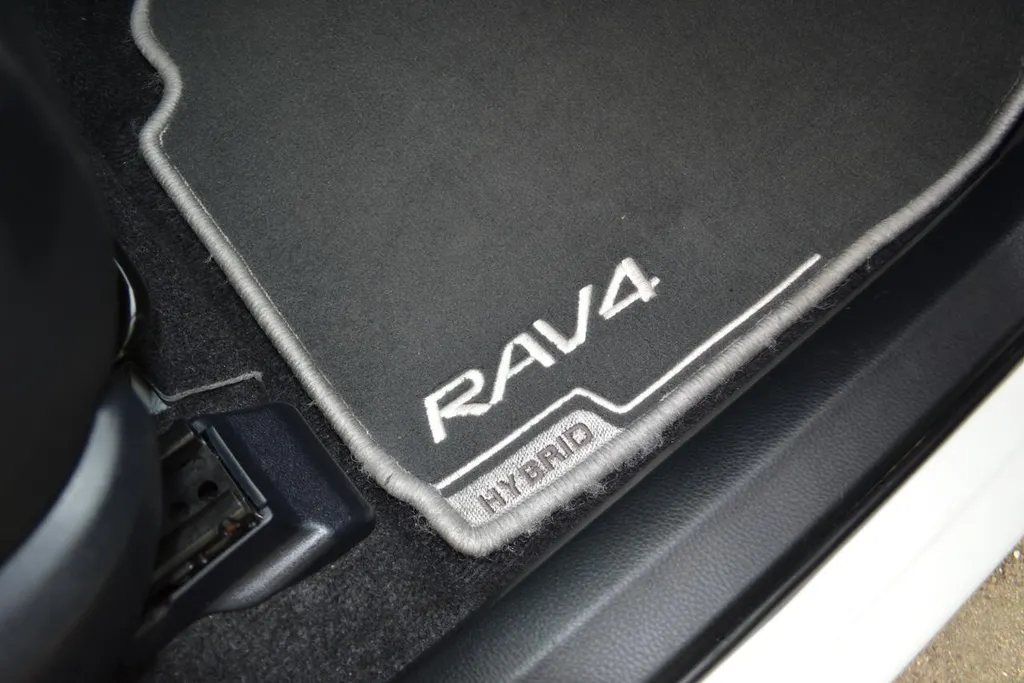 Toyota RAV4 2.5 HYBRID AWD EXECUTIVE|LUXE|TREKHAAK