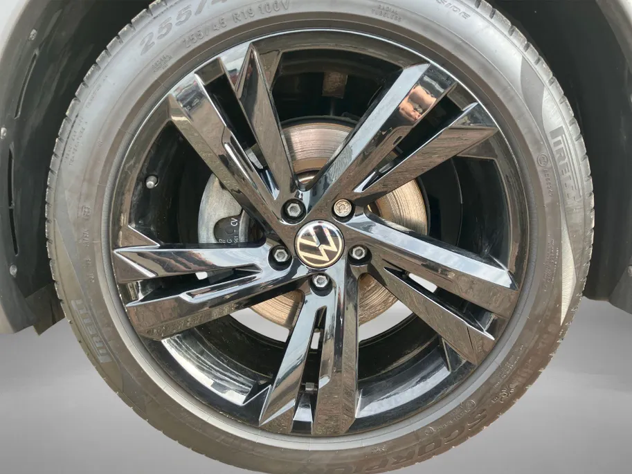 Volkswagen Tiguan 1.5TSI/150PK R-Line Black Style DSG · Panoramadak · Camera · Apple/Android Car Play · Stoel- & stuurverwarming