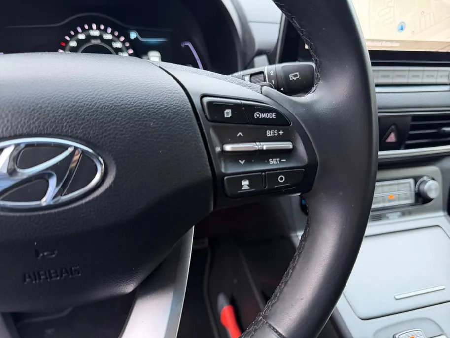 Hyundai Kona EV Fashion 64 kWh | Zeer nette auto | 100 % SOH | Stoelverwarming | Navigatie | Apple CarPlay & Android Auto | Achteruitrijcamera | Dealer onderhouden |
