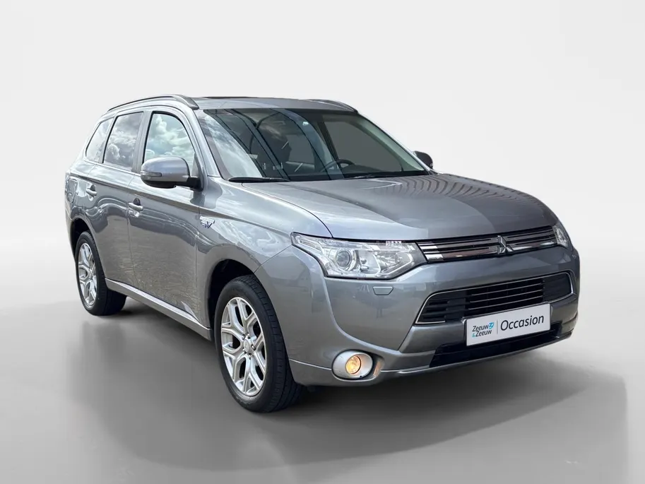 Mitsubishi Outlander 2.0 PHEV Instyle+ | Stoelverwarming voor | Leder interieur | Achteruitrijcamera | Climate control | Cruise Control