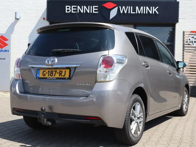 Toyota Verso 1.8 VVT-i Aspiration Automaat | Panoramadak | Trekhaak