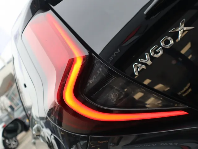 Toyota Aygo X Hybrid 115 pulse Bi-Tone | Easy Pack VERKOCHT